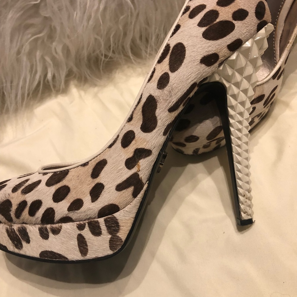 Pumps - Picture 2 of 5